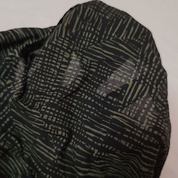 Converse one star sheer olive green print sleeveless blouse size M womens - Picture 9 of 10